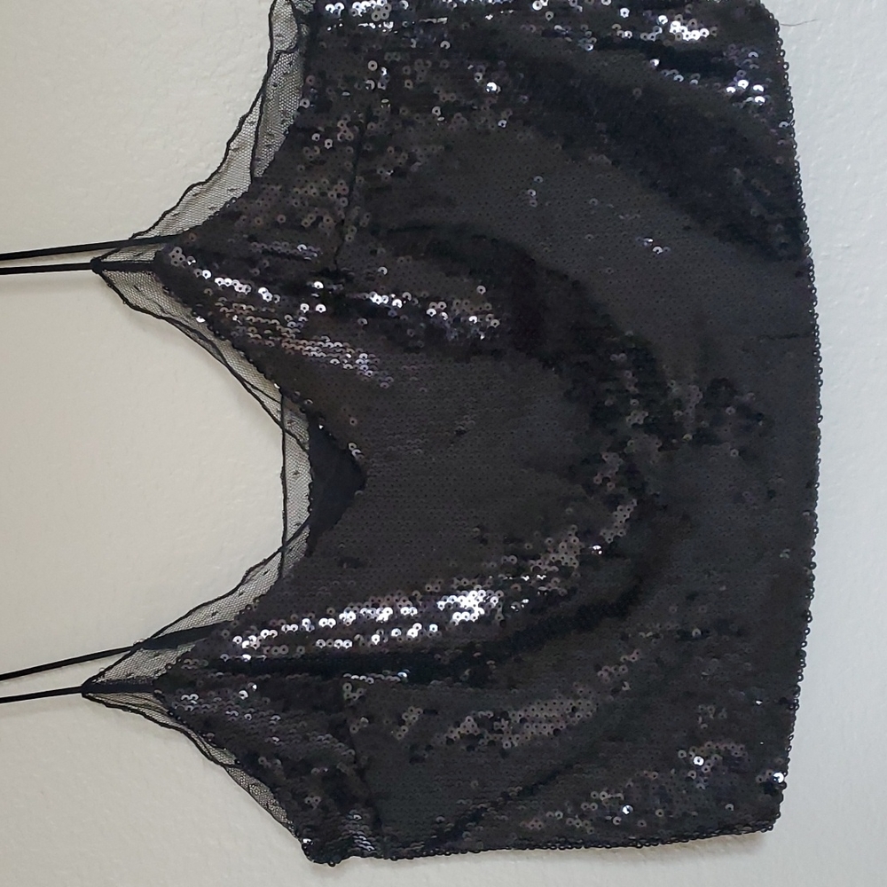 Black sequence crop top